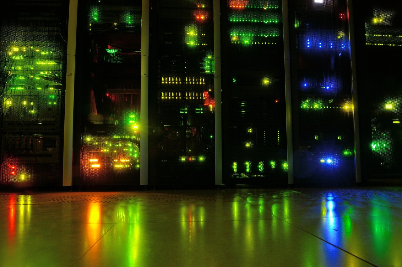 Găzduire partajată vs. VPS – Ce alegi pentru site-ul tău?